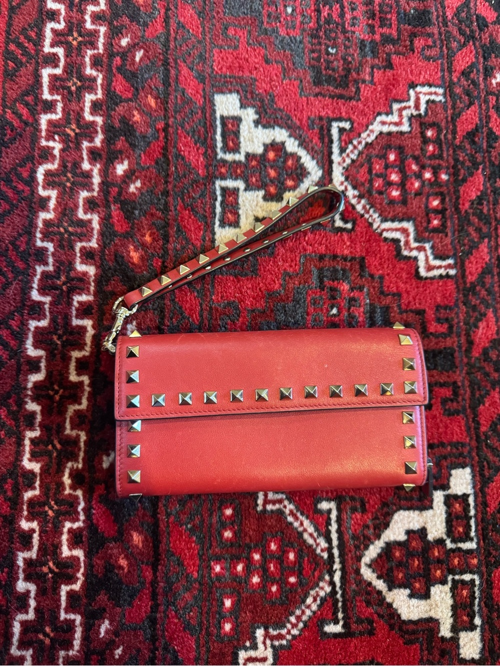 Valentino Garavani Red Rockstud Zip Wallet - Picture 2 of 8